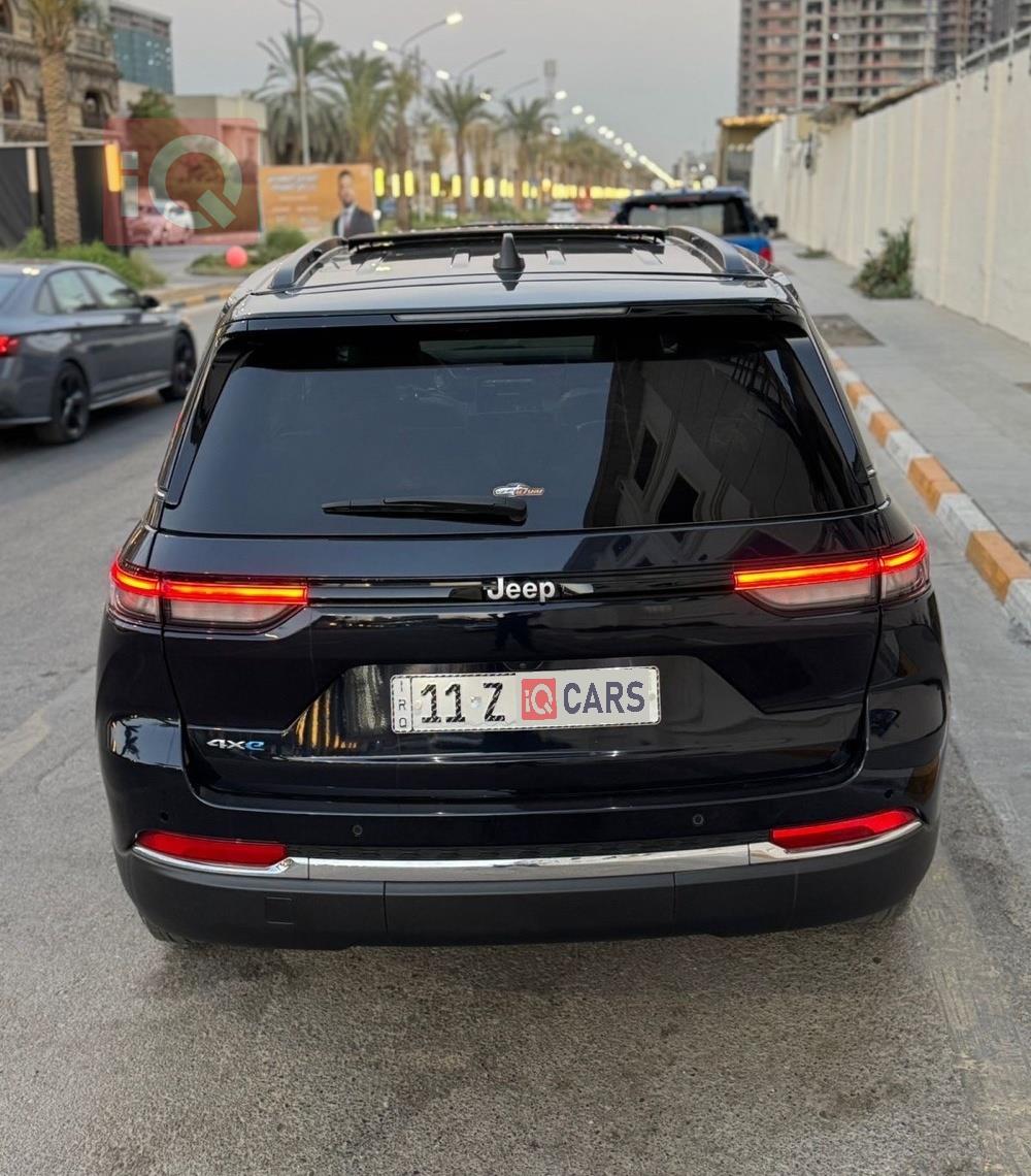 جیپ گراند شیرۆکی